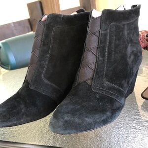 🚨B2G1 TARYN ROSE Black Leather Black Wedged Booties